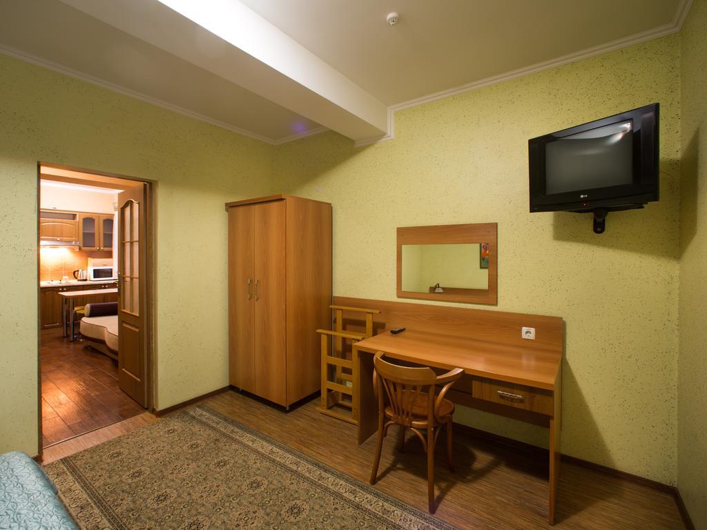 Gala Hotel Kamjanez-Podilskyj Zimmer foto