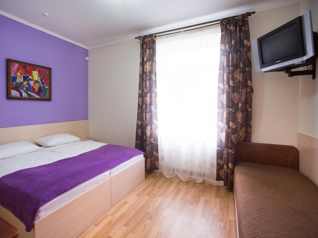 Gala Hotel Kamjanez-Podilskyj Zimmer foto