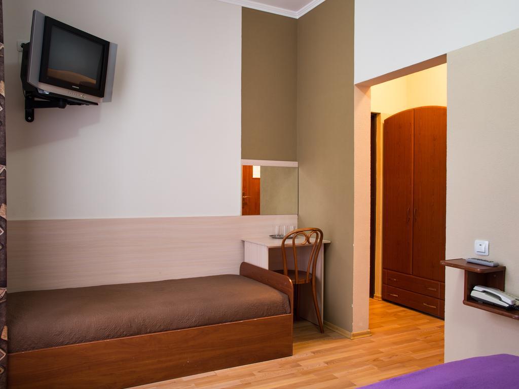 Gala Hotel Kamjanez-Podilskyj Zimmer foto