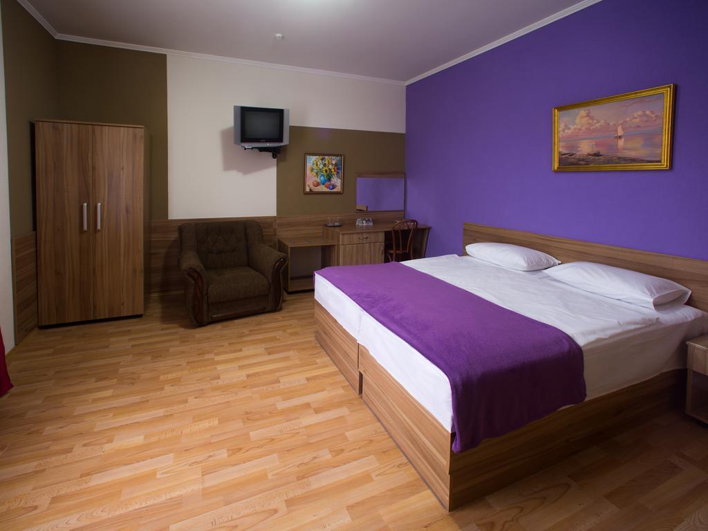 Gala Hotel Kamjanez-Podilskyj Zimmer foto